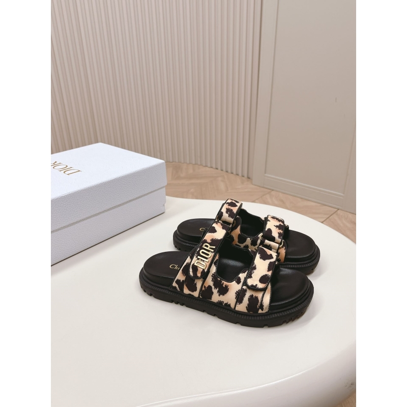 ch**an D*or slippers